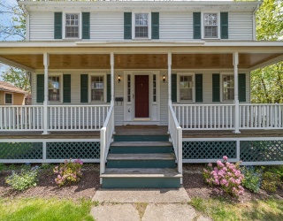 6 Linden Avenue, Gloucester, Massachusetts, 4 Bedrooms Bedrooms, 8 Rooms Rooms,2.5 BathroomsBathrooms,Residential Lease,For Rent,Linden Avenue,73445704