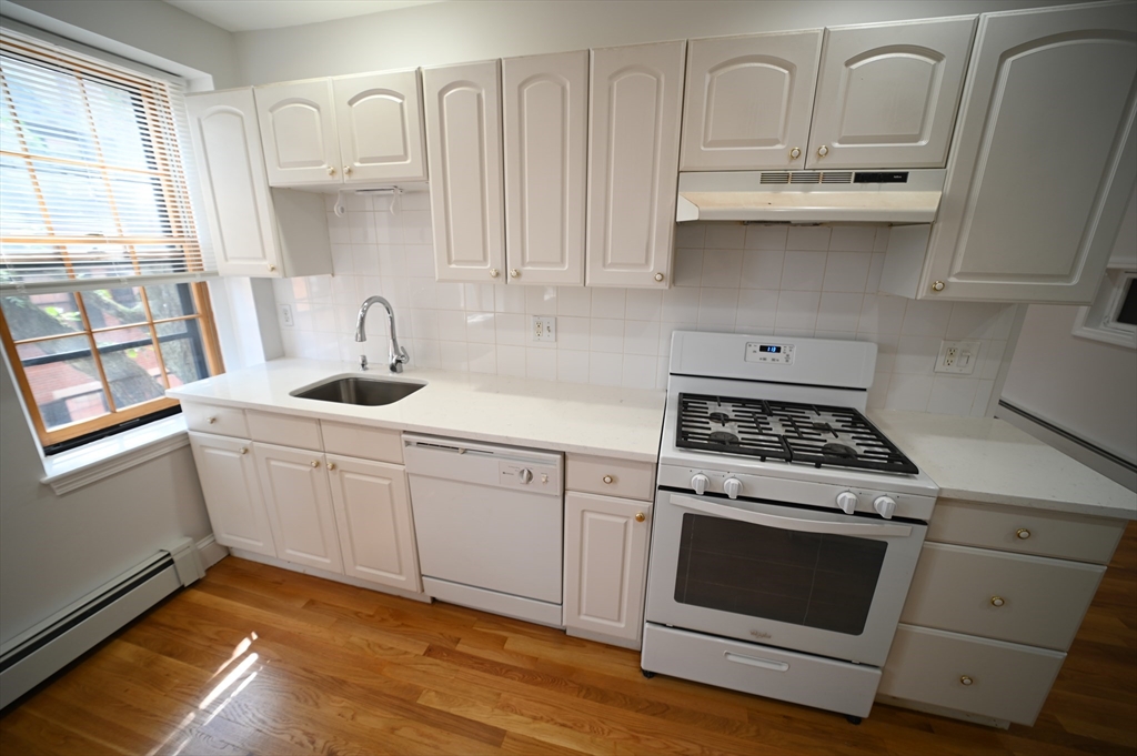 9 Winchester St, Boston, Massachusetts, 2 Bedrooms Bedrooms, 4 Rooms Rooms,1 BathroomBathrooms,Residential Lease,For Rent,Winchester St,73434191