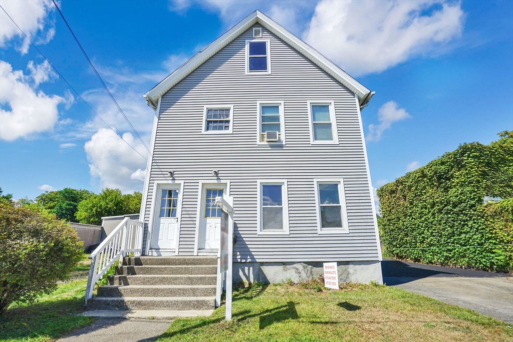 220 New Bridge St, West Springfield, Massachusetts, 6 Bedrooms Bedrooms, 12 Rooms Rooms,2 BathroomsBathrooms,Residential Income,For Sale,New Bridge St,73426301