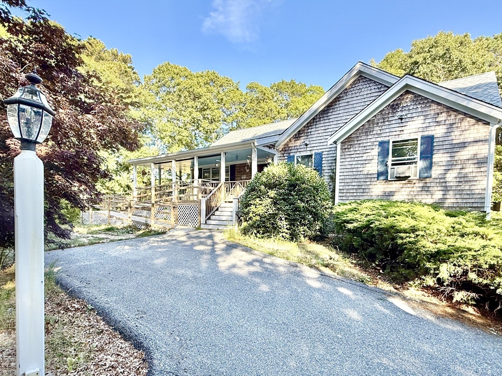 24 River Hill Rd, Falmouth, Massachusetts, 3 Bedrooms Bedrooms, 6 Rooms Rooms,1.5 BathroomsBathrooms,Residential,For Sale,River Hill Rd,73433329