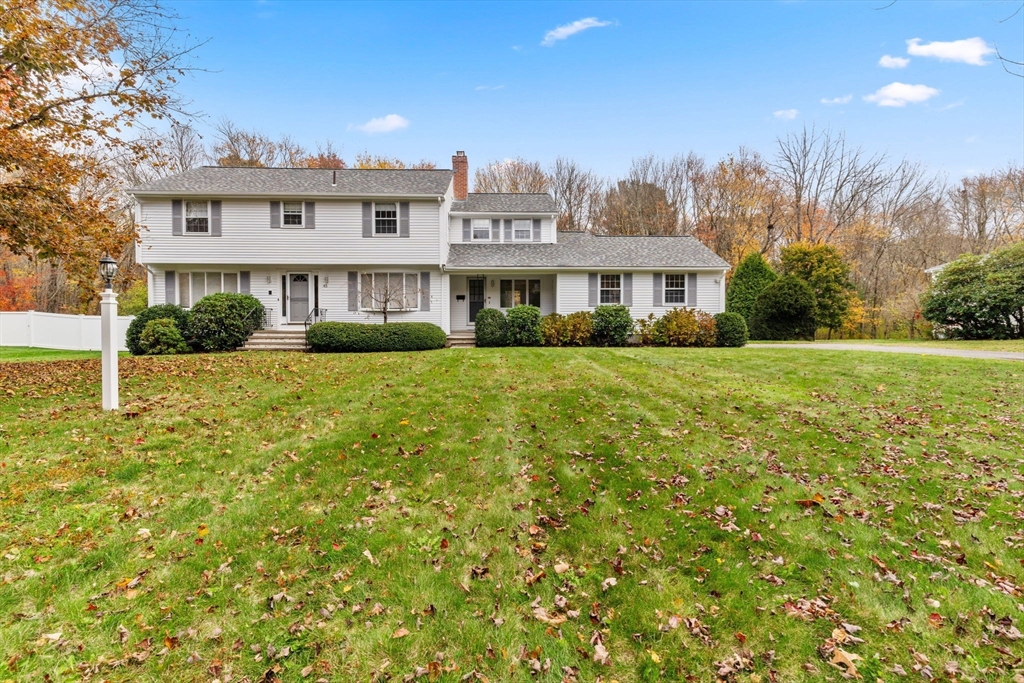 45 Stanford Dr, Westwood, Massachusetts, 4 Bedrooms Bedrooms, 9 Rooms Rooms,2.5 BathroomsBathrooms,Residential Lease,For Rent,Stanford Dr,73453144