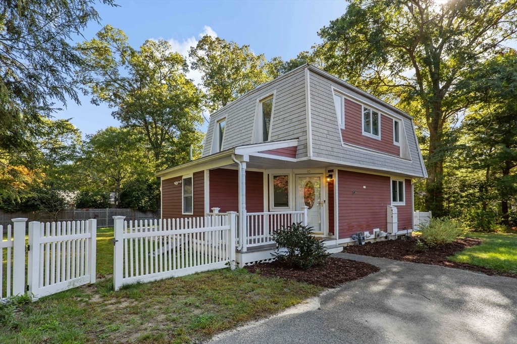 10 Briar Patch Lane, Mashpee, Massachusetts, 6 Bedrooms Bedrooms, 6 Rooms Rooms,2 BathroomsBathrooms,Residential,For Sale,Briar Patch Lane,73442292