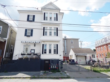 211 State, New Bedford, Massachusetts, 8 Bedrooms Bedrooms, 14 Rooms Rooms,3 BathroomsBathrooms,Residential Income,For Sale,State,73423610