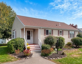 217 Crystal Water Dr, East Bridgewater, Massachusetts, 1 Bedroom Bedrooms, 4 Rooms Rooms,1.5 BathroomsBathrooms,Residential,For Sale,Crystal Water Dr,73438610