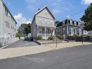 61 Everett St, Everett, Massachusetts, 4 Bedrooms Bedrooms, 10 Rooms Rooms,2 BathroomsBathrooms,Residential Income,For Sale,Everett St,73420127