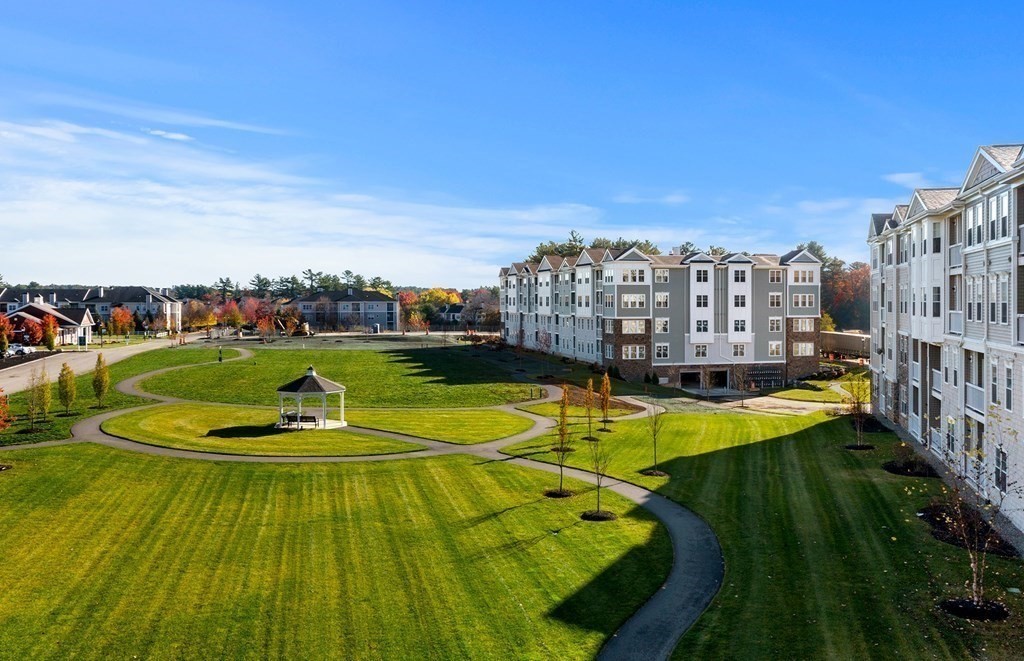 320 Martins Landing, North Reading, Massachusetts, 2 Bedrooms Bedrooms, 6 Rooms Rooms,2 BathroomsBathrooms,Residential,For Sale,Martins Landing,73392981