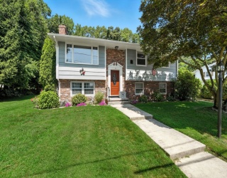 9 Heritage Cir, Johnston, Rhode Island, 3 Bedrooms Bedrooms, 6 Rooms Rooms,1.5 BathroomsBathrooms,Residential,For Sale,Heritage Cir,73417416