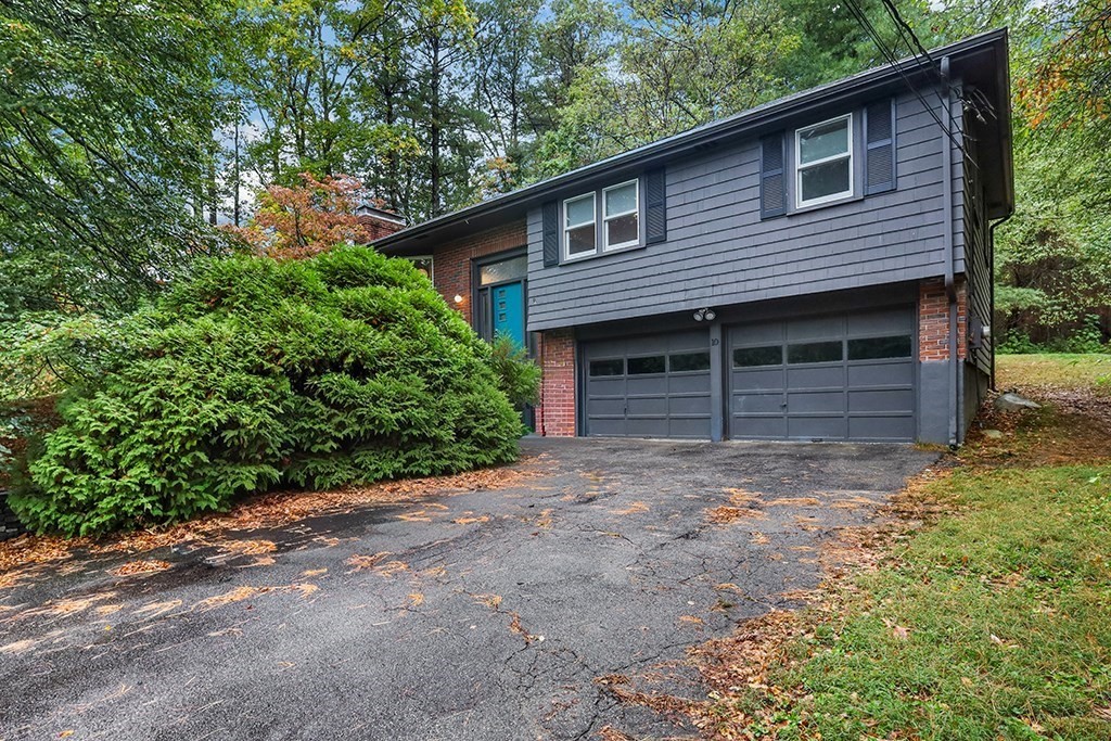 10 Hillcrest Road, Medfield, Massachusetts, 3 Bedrooms Bedrooms, 8 Rooms Rooms,2 BathroomsBathrooms,Residential,For Sale,Hillcrest Road,73442663