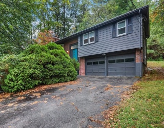 10 Hillcrest Road, Medfield, Massachusetts, 3 Bedrooms Bedrooms, 8 Rooms Rooms,2 BathroomsBathrooms,Residential,For Sale,Hillcrest Road,73442663