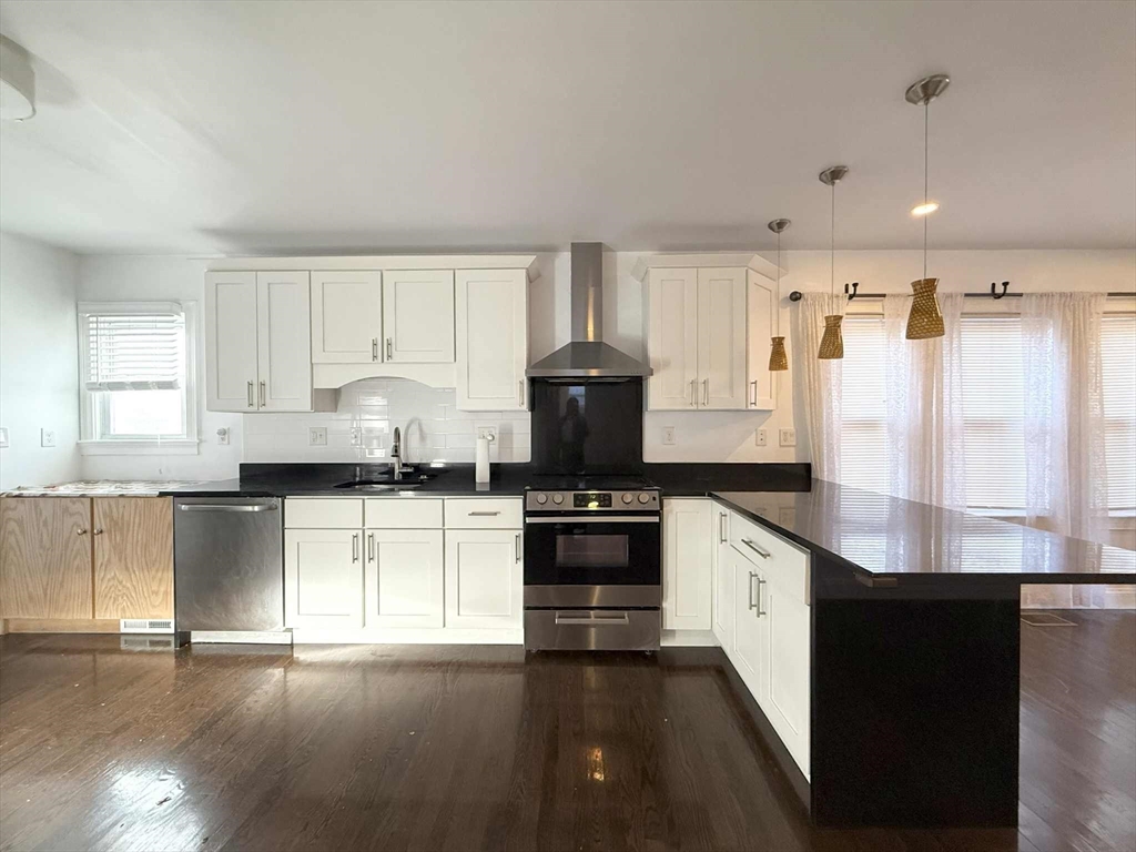 239 Quincy Shore Drive, Quincy, Massachusetts, 2 Bedrooms Bedrooms, 5 Rooms Rooms,1 BathroomBathrooms,Residential Lease,For Rent,Quincy Shore Drive,73452805