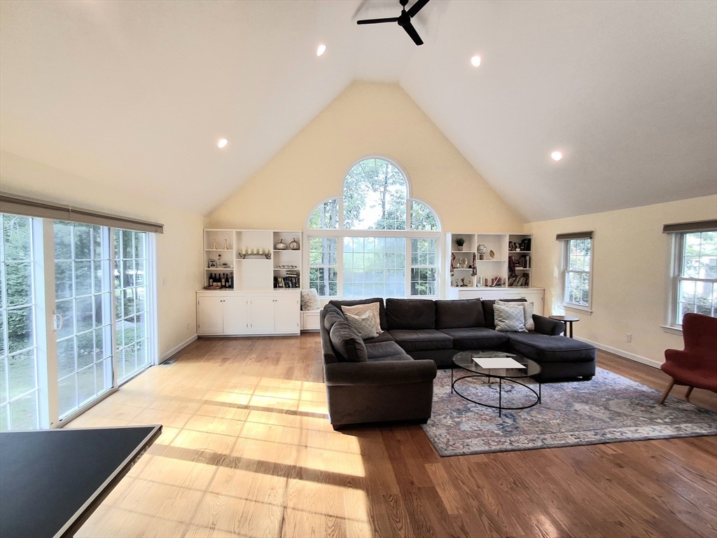 6 Rockwood Lane, Lincoln, Massachusetts, 5 Bedrooms Bedrooms, 10 Rooms Rooms,2.5 BathroomsBathrooms,Residential Lease,For Rent,Rockwood Lane,73430904