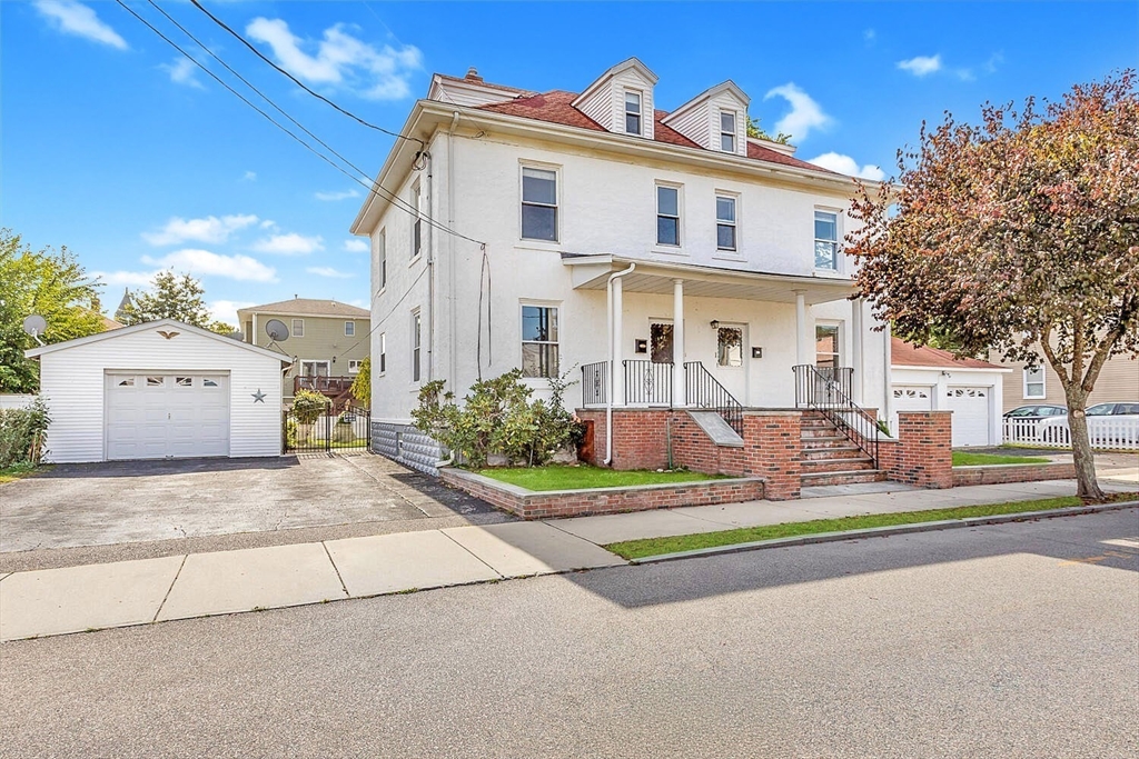 15-17 Heaton Ave, Norwood, Massachusetts, 6 Bedrooms Bedrooms, 12 Rooms Rooms,3.5 BathroomsBathrooms,Residential Income,For Sale,Heaton Ave,73438093