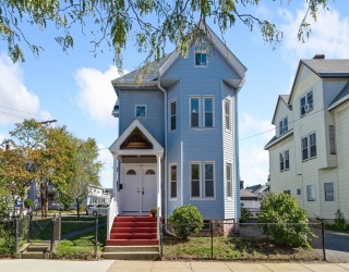 123 Hermon St, Winthrop, Massachusetts, 4 Bedrooms Bedrooms, 11 Rooms Rooms,2 BathroomsBathrooms,Residential Income,For Sale,Hermon St,73442302