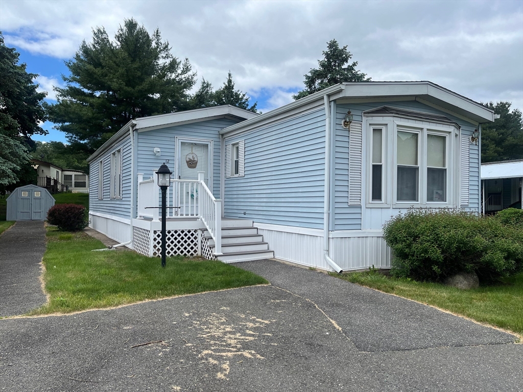 12 Victorian Drive, West Springfield, Massachusetts, 2 Bedrooms Bedrooms, 5 Rooms Rooms,2 BathroomsBathrooms,Residential,For Sale,Victorian Drive,73379366