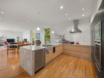 35 Thornberry Road, Winchester, Massachusetts, 4 Bedrooms Bedrooms, 8 Rooms Rooms,3.5 BathroomsBathrooms,Residential Lease,For Rent,Thornberry Road,73398859