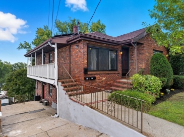 12 Ridge Rd, Revere, Massachusetts, 6 Bedrooms Bedrooms, 12 Rooms Rooms,2 BathroomsBathrooms,Residential Income,For Sale,Ridge Rd,73437529