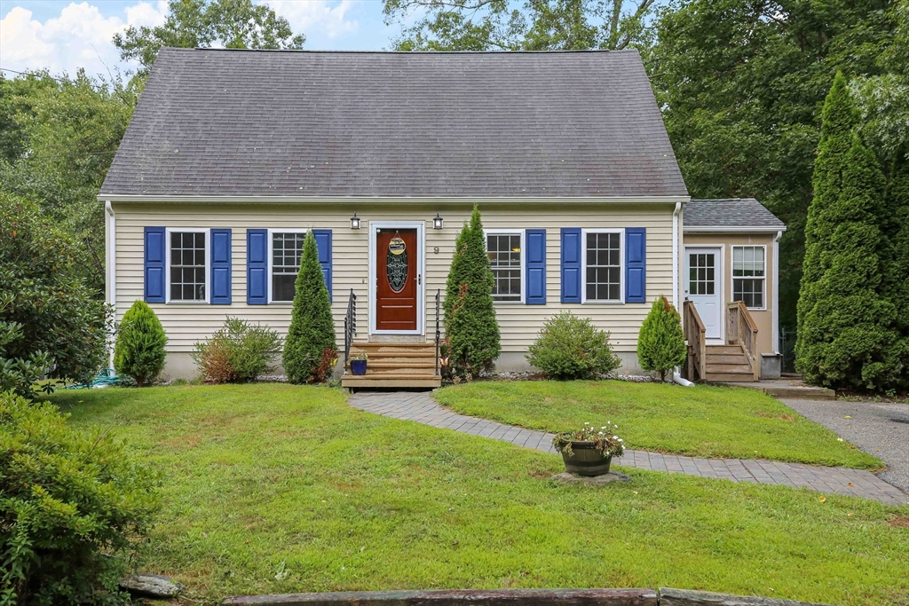 9 Center Rd, Dudley, Massachusetts, 3 Bedrooms Bedrooms, 5 Rooms Rooms,2 BathroomsBathrooms,Residential,For Sale,Center Rd,73421011