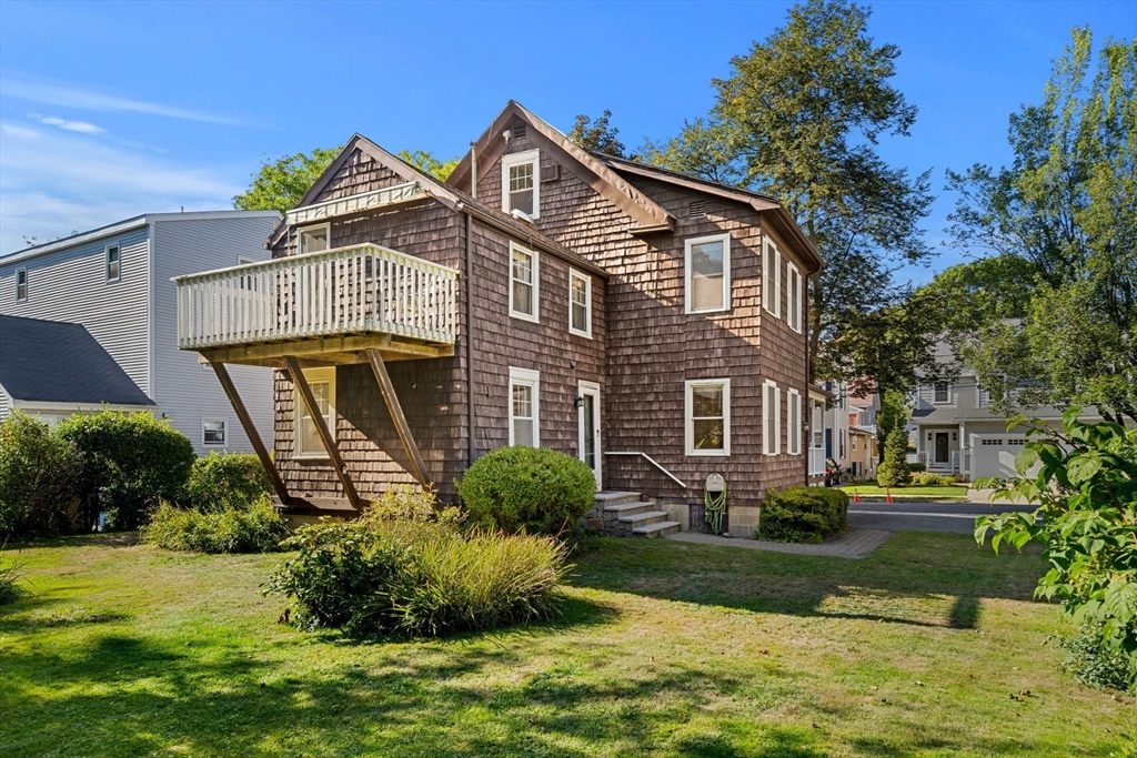 30 Park Street, Wakefield, Massachusetts, 4 Bedrooms Bedrooms, 10 Rooms Rooms,2 BathroomsBathrooms,Residential Income,For Sale,Park Street,73429834