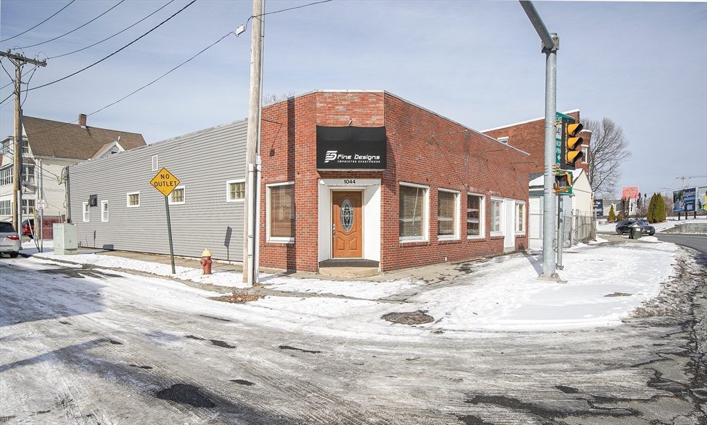 1046 Chicopee St, Chicopee, Massachusetts, ,Commercial Sale,For Sale,Chicopee St,73442887