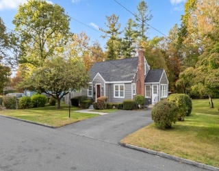 40 Walter St, Worcester, Massachusetts, 3 Bedrooms Bedrooms, 7 Rooms Rooms,3 BathroomsBathrooms,Residential,For Sale,Walter St,73443373