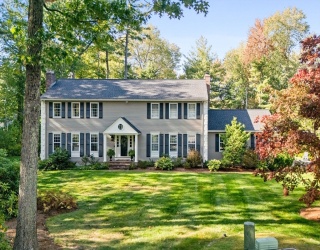 4 Alonesos Way, Andover, Massachusetts, 5 Bedrooms Bedrooms, 12 Rooms Rooms,2.5 BathroomsBathrooms,Residential,For Sale,Alonesos Way,73443703