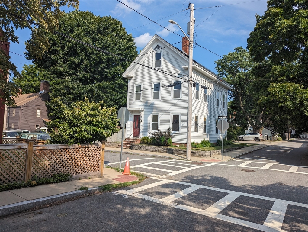 8 Russia, Newburyport, Massachusetts, 1 Bedroom Bedrooms, 3 Rooms Rooms,1 BathroomBathrooms,Residential Lease,For Rent,Russia,73423294