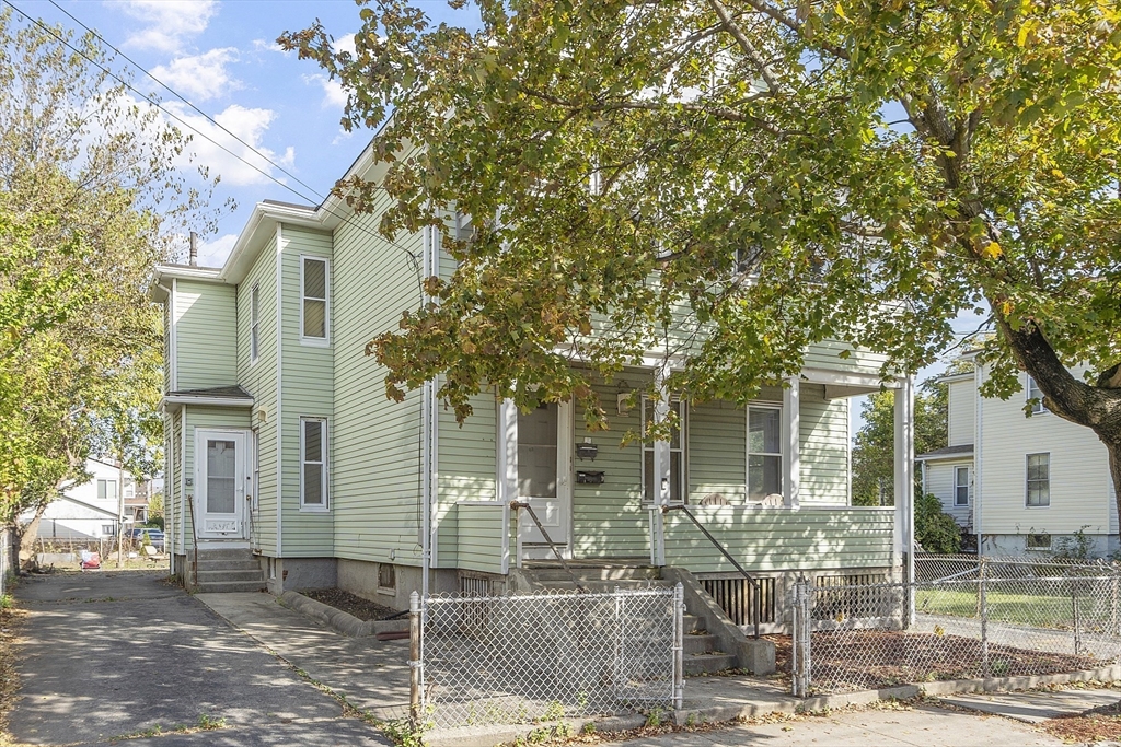 63 Malden St, Malden, Massachusetts, 5 Bedrooms Bedrooms, 12 Rooms Rooms,2 BathroomsBathrooms,Residential Income,For Sale,Malden St,73443045