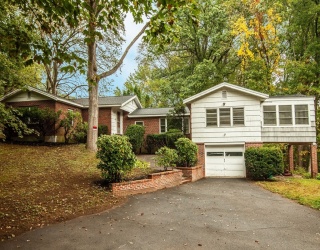 211 Linden St, Hamilton, Massachusetts, 2 Bedrooms Bedrooms, 8 Rooms Rooms,1.5 BathroomsBathrooms,Residential,For Sale,Linden St,73437412