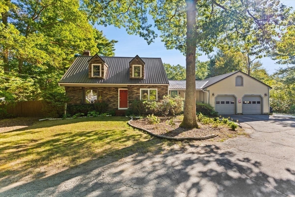 211 Elm St, Halifax, Massachusetts, 3 Bedrooms Bedrooms, 8 Rooms Rooms,2 BathroomsBathrooms,Residential,For Sale,Elm St,73438128