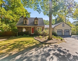 211 Elm St, Halifax, Massachusetts, 3 Bedrooms Bedrooms, 8 Rooms Rooms,2 BathroomsBathrooms,Residential,For Sale,Elm St,73438128