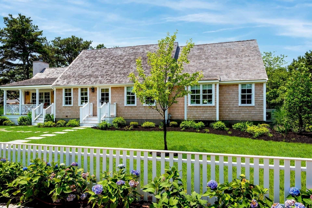 37 Road To The Plains, Edgartown, Massachusetts, 4 Bedrooms Bedrooms, 7 Rooms Rooms,2.5 BathroomsBathrooms,Residential,For Sale,Road To The Plains,73414840