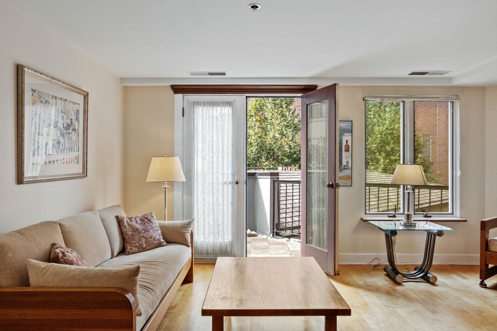100 Fulton Street, Boston, Massachusetts, 2 Bedrooms Bedrooms, 4 Rooms Rooms,2 BathroomsBathrooms,Residential,For Sale,Fulton Street,73437391