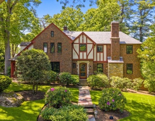 479 Chestnut Street, Newton, Massachusetts, 6 Bedrooms Bedrooms, 13 Rooms Rooms,5 BathroomsBathrooms,Residential,For Sale,Chestnut Street,73438809