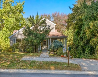 240 Dale Street, North Andover, Massachusetts, 3 Bedrooms Bedrooms, 9 Rooms Rooms,2 BathroomsBathrooms,Residential,For Sale,Dale Street,73443761