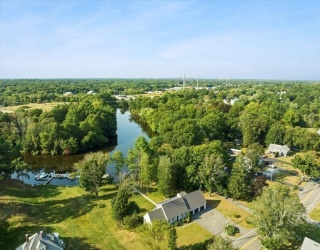 513 Berkley Str, Berkley, Massachusetts, 3 Bedrooms Bedrooms, 7 Rooms Rooms,2.5 BathroomsBathrooms,Residential,For Sale,Berkley Str,73438528