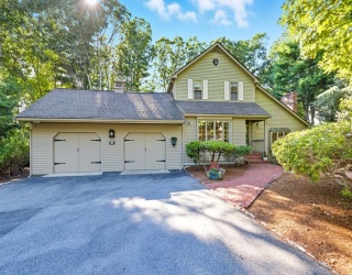 97 Alder Lane, Falmouth, Massachusetts, 4 Bedrooms Bedrooms, 7 Rooms Rooms,3 BathroomsBathrooms,Residential,For Sale,Alder Lane,73431692