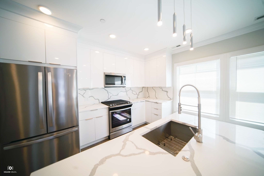 6 Manton Ter, Boston, Massachusetts, 5 Bedrooms Bedrooms, 6 Rooms Rooms,2 BathroomsBathrooms,Residential Lease,For Rent,Manton Ter,73433050