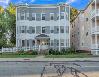 114 Elm St, Worcester, Massachusetts, 3 Bedrooms Bedrooms, 7 Rooms Rooms,1 BathroomBathrooms,Residential,For Sale,Elm St,73430309