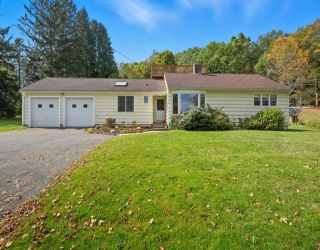 967 South East Street, Amherst, Massachusetts, 3 Bedrooms Bedrooms, 7 Rooms Rooms,2 BathroomsBathrooms,Residential,For Sale,South East Street,73441392