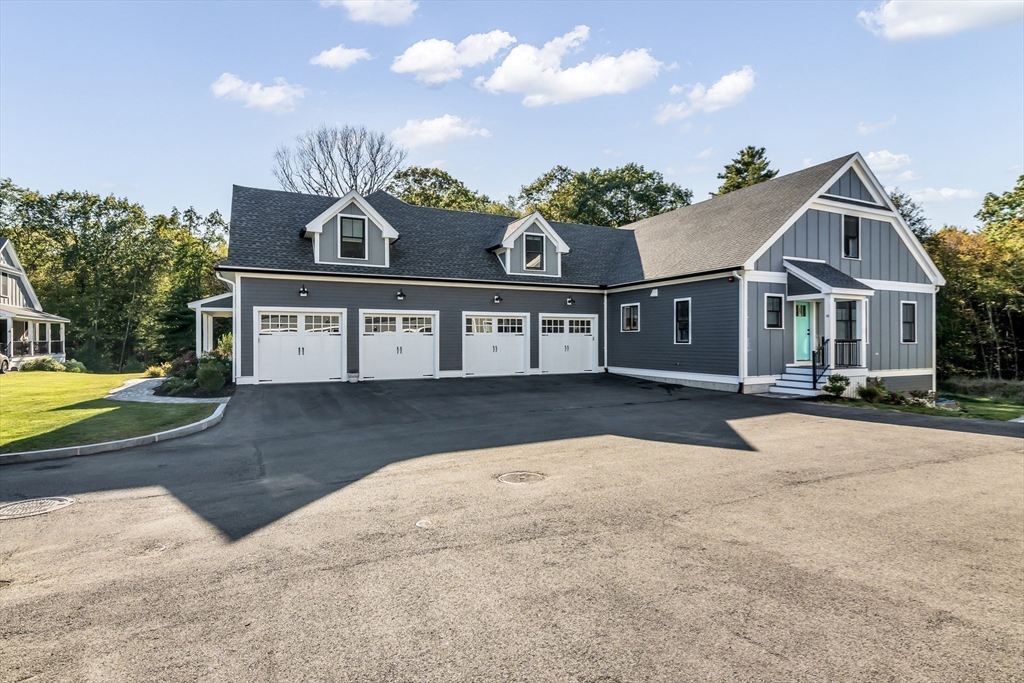 8 Hickory Hill Way, Beverly, Massachusetts, 4 Bedrooms Bedrooms, 8 Rooms Rooms,2.5 BathroomsBathrooms,Residential,For Sale,Hickory Hill Way,73437194