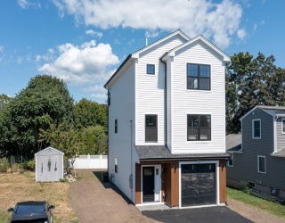 58 Ocean Ave, Fairhaven, Massachusetts, 3 Bedrooms Bedrooms, 6 Rooms Rooms,3 BathroomsBathrooms,Residential,For Sale,Ocean Ave,73423607