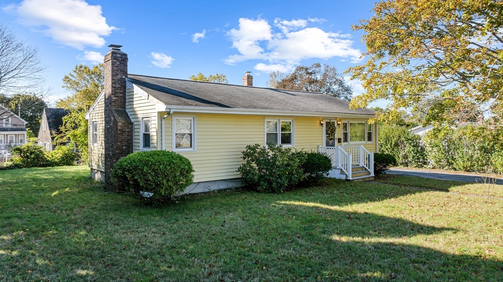 71 Harding Rd, Fairhaven, Massachusetts, 3 Bedrooms Bedrooms, 4 Rooms Rooms,1 BathroomBathrooms,Residential,For Sale,Harding Rd,73443332