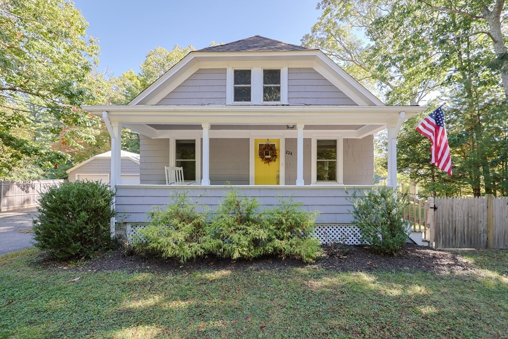 224 Arcade Ave, Seekonk, Massachusetts, 3 Bedrooms Bedrooms, 6 Rooms Rooms,1 BathroomBathrooms,Residential,For Sale,Arcade Ave,73441173