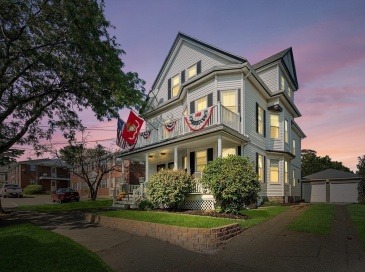 52 Dunlap St, Salem, Massachusetts, 8 Bedrooms Bedrooms, 14 Rooms Rooms,2.5 BathroomsBathrooms,Residential Income,For Sale,Dunlap St,73433015