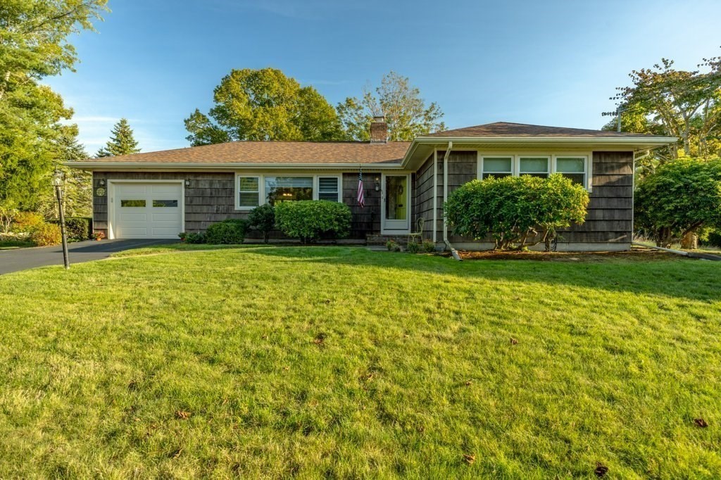 63 Cottage St, Fairhaven, Massachusetts, 3 Bedrooms Bedrooms, 6 Rooms Rooms,2 BathroomsBathrooms,Residential,For Sale,Cottage St,73440774