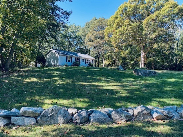 385 East, Uxbridge, Massachusetts, 3 Bedrooms Bedrooms, 5 Rooms Rooms,1 BathroomBathrooms,Residential Lease,For Rent,East,73440401