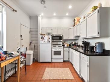 105 W Fourth Street, Boston, Massachusetts, 2 Bedrooms Bedrooms, 4 Rooms Rooms,1 BathroomBathrooms,Residential Lease,For Rent,W Fourth Street,73394577