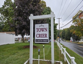 41 South St, Easthampton, Massachusetts, 2 Bedrooms Bedrooms, 4 Rooms Rooms,1.5 BathroomsBathrooms,Residential,For Sale,South St,73435508