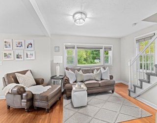 983 Webster St, Hanover, Massachusetts, 4 Bedrooms Bedrooms, 8 Rooms Rooms,1 BathroomBathrooms,Residential,For Sale,Webster St,73435355