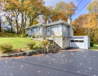 39 Melrose Street, Boylston, Massachusetts, 2 Bedrooms Bedrooms, 5 Rooms Rooms,1 BathroomBathrooms,Residential,For Sale,Melrose Street,73447686